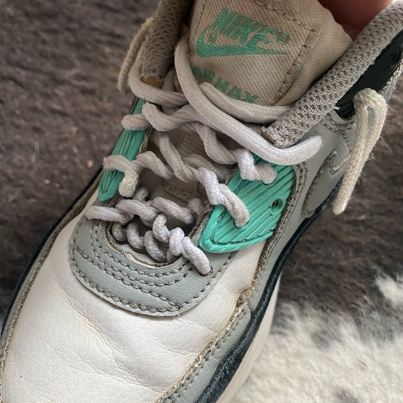 Girls Nike Air Max - Picture 3 of 4